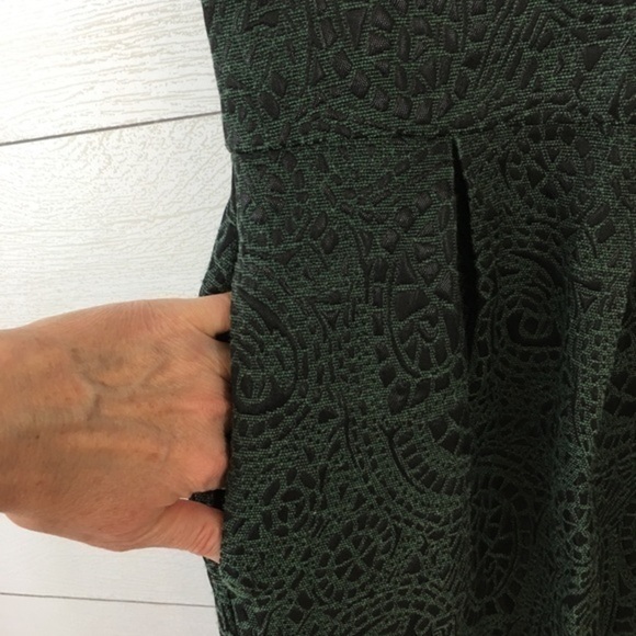 Venus Scallop Neck Sleeveless Dress - Picture 6 of 7